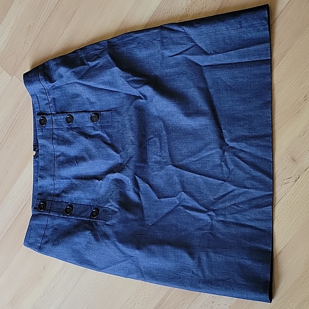 Loft skirt, size 4, denim blue. Excellent condition